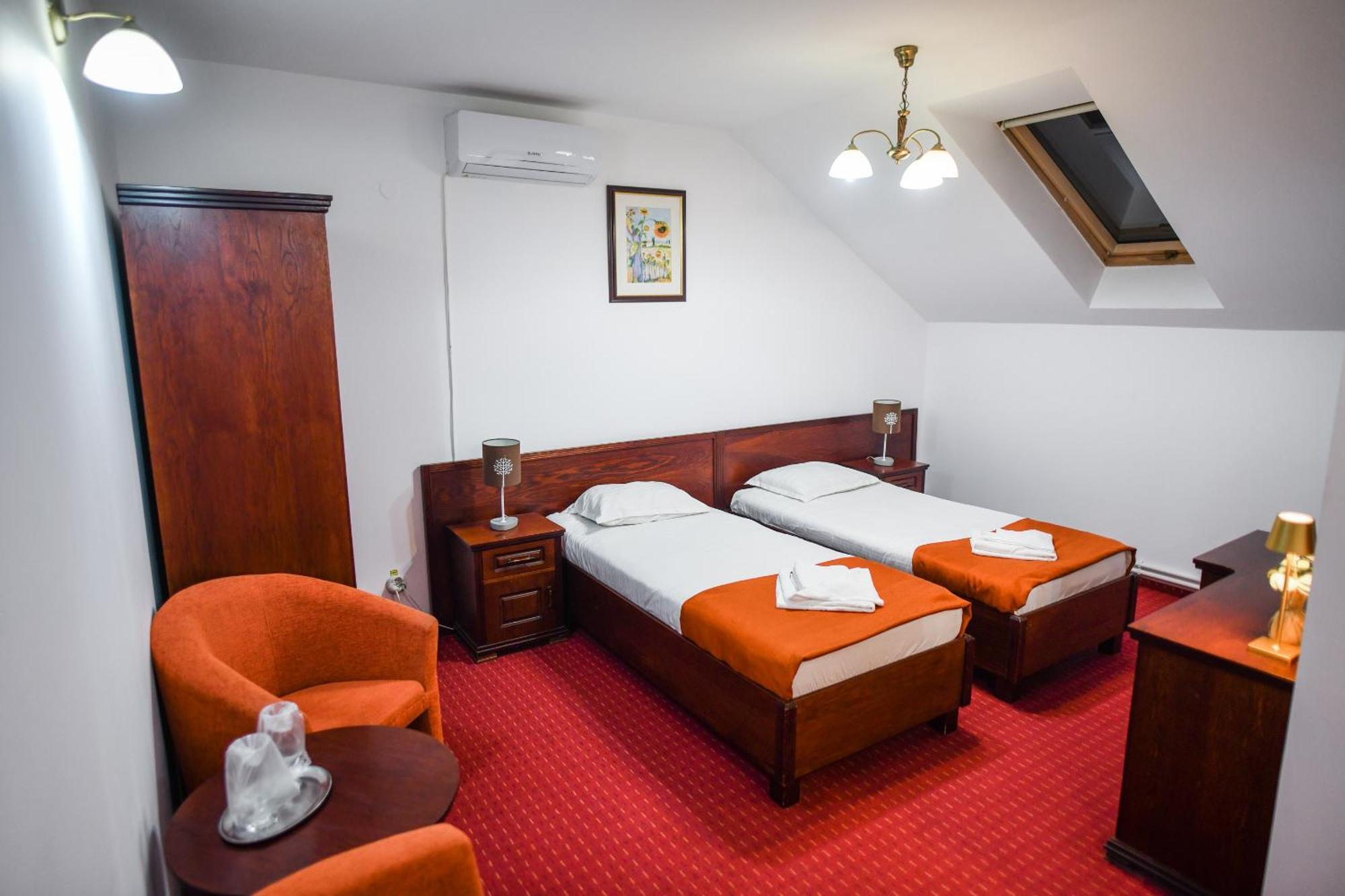 Hotel Elyon Dej Luaran gambar